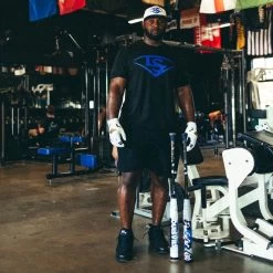 2023 Louisville Slugger Everett Williams 2.0 12" USSSA Slowpitch Softball Bat: WBL2738010 -Baseball Equipment Store 2023 Louisville Slugger Everett Williams Pass Em Out Slowpitch Softball bat Lifestyle 3