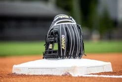 2023 Wilson A2000 1786 Spin Control 11.5" Infield Baseball Glove: WBW100985115 15 2023 Wilson A2000 1786 Spin Control 11.5" Infield Baseball Glove: WBW100985115 -Baseball Equipment Store WBW100985115Lifestlye2